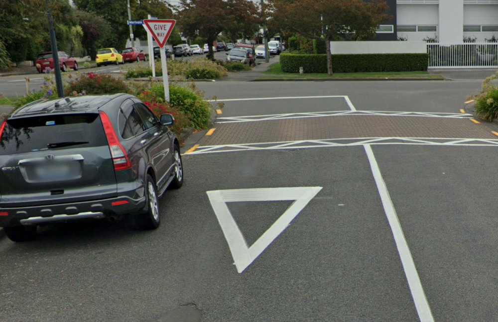 Give-way street marking